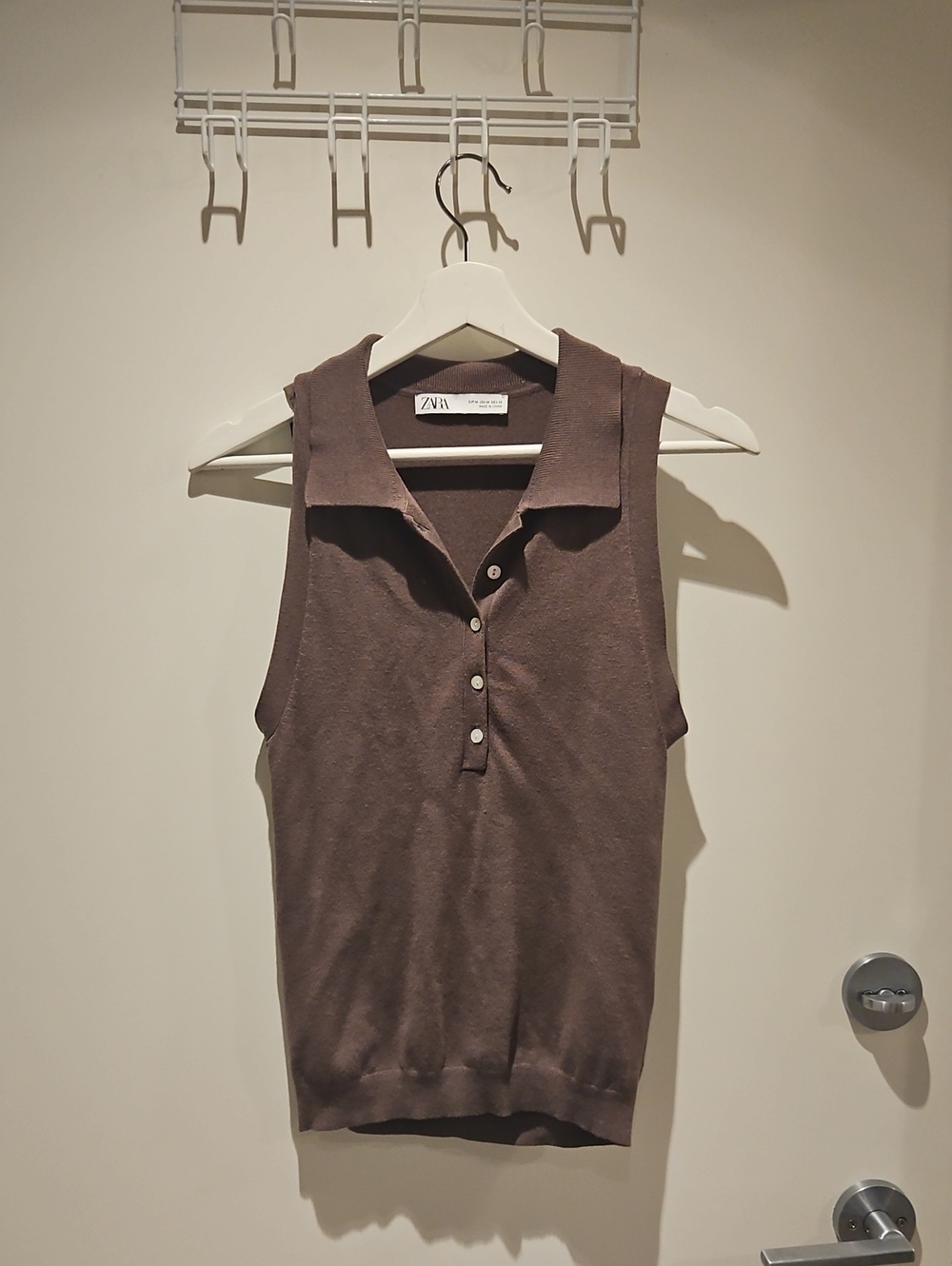 Sleeveless Polo Sweater - M